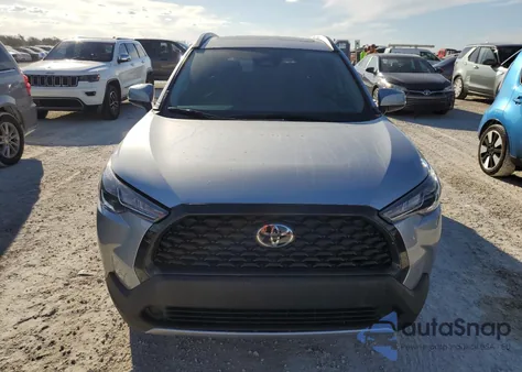 2024 Toyota Corolla Cross Le z USA, uszkodzony, nr VIN 7MUBAAAG0RV105984